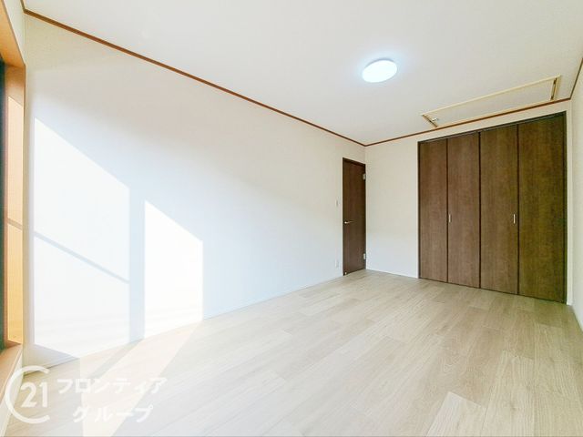 Renovated 3LDK House with 2-Car Parking in Higashiosaka - Thumbnail 3