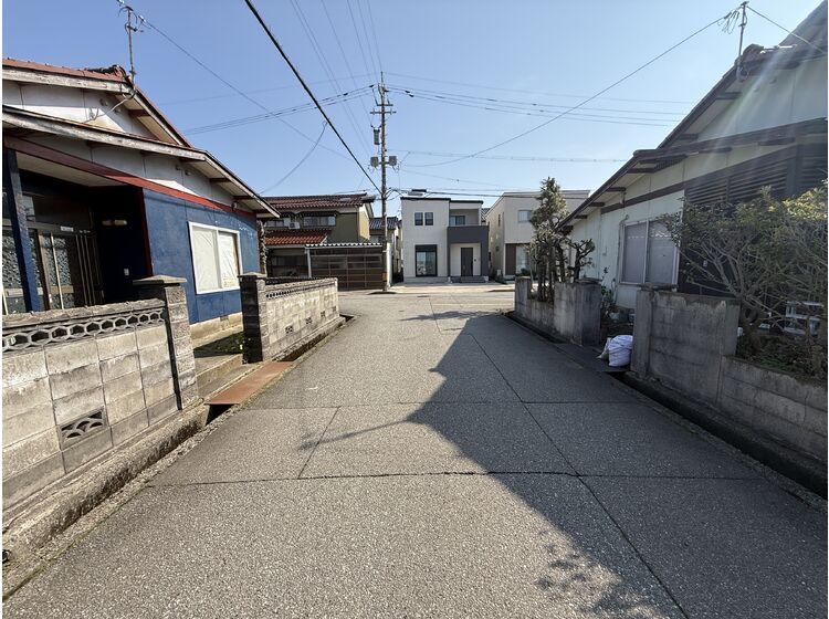 7DK House for Sale in Kanazawa, Ishikawa Prefecture - Thumbnail 3