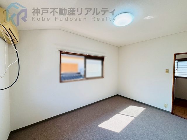 4LDK House with Garden & Garage in Kobe's Shioya Kitamachi - Thumbnail 4
