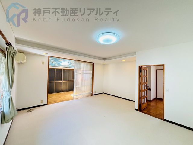 4LDK House with Garden & Garage in Kobe's Shioya Kitamachi - Thumbnail 2
