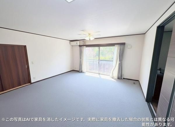 5LDK Detached House for Sale in Shijonawate, Osaka - Thumbnail 3