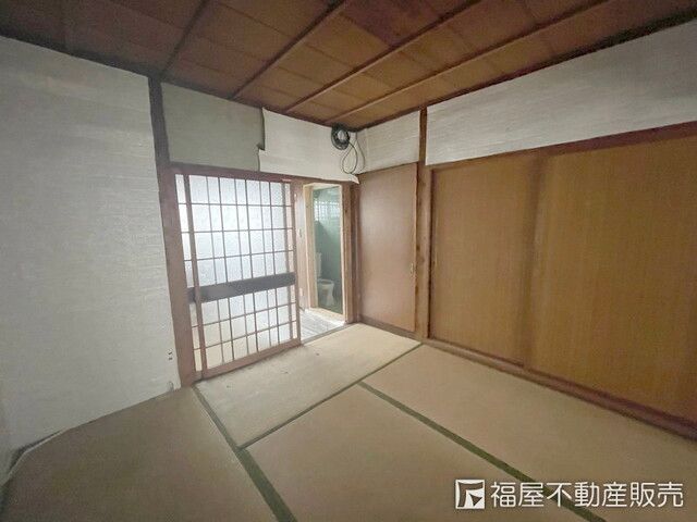 1930 Terraced House for Sale in Osaka's Ikuno Ward near Momodani Station - Thumbnail 3
