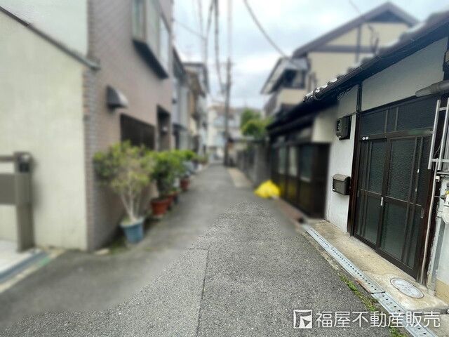 1930 Terraced House for Sale in Osaka's Ikuno Ward near Momodani Station - Thumbnail 2