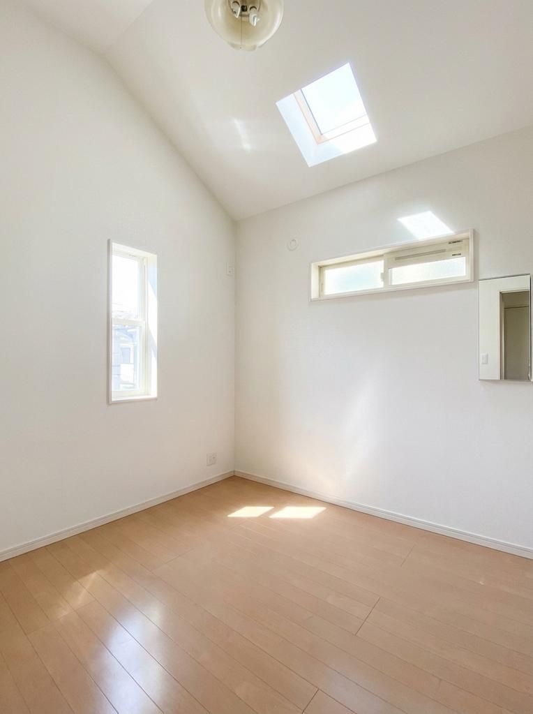 3LDK Detached House Near Kayashima Station, Neyagawa, Osaka - Thumbnail 2