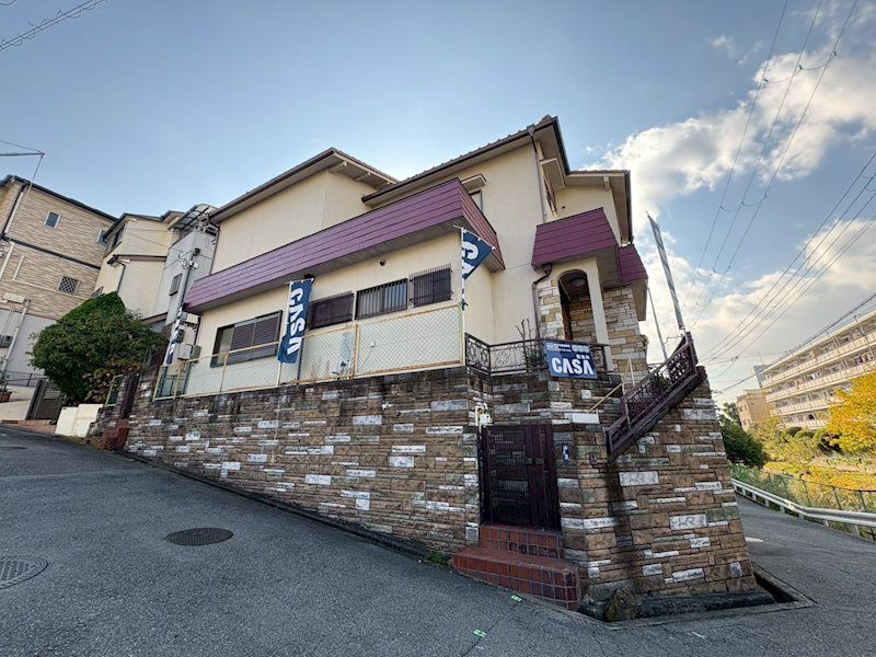 4LDK Detached House for Sale in Toyonaka, Osaka - Thumbnail 2