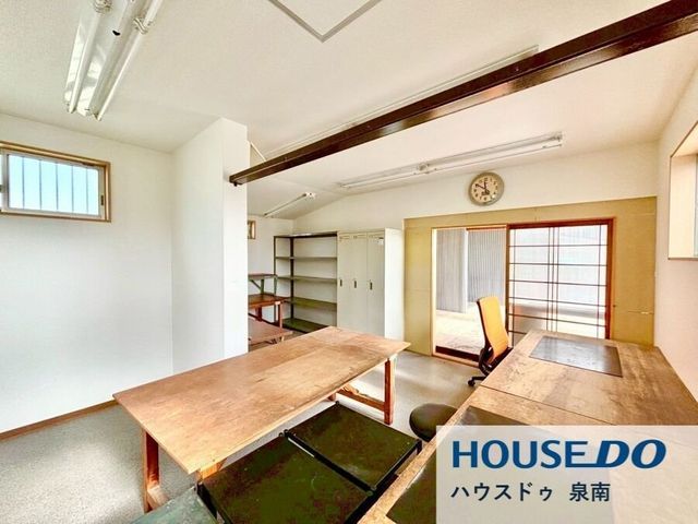 Warehouse with Office Space for Sale in Hannan City, Osaka - Thumbnail 3