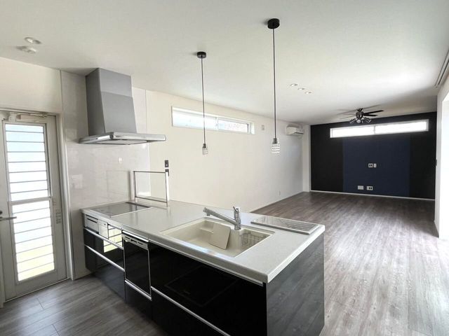 5LDK House for Sale in Suzuka, Mie - 121.72 sqm - Thumbnail 2