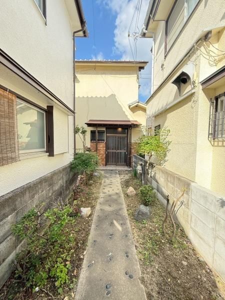 4DK Detached House with Garden Near Sakurai Station, Minoh - Thumbnail 2