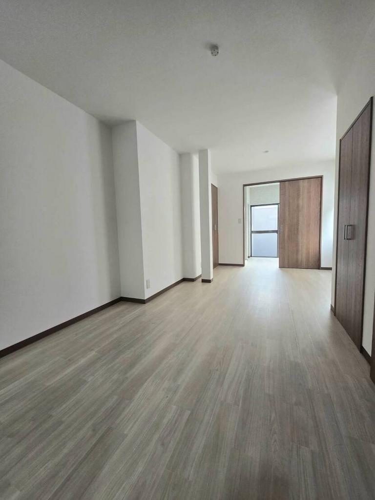 Renovated 2LDK House for Sale Near Higashi-Muko Station - Thumbnail 4