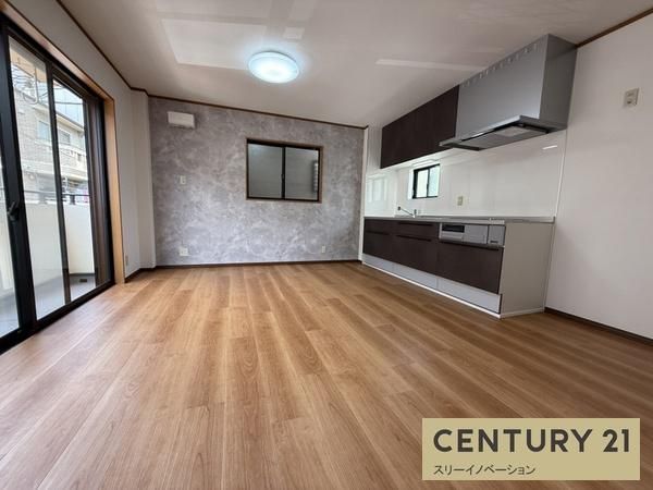 4LDK Steel Frame House for Sale in Osaka's Taisho Ward - Thumbnail 2