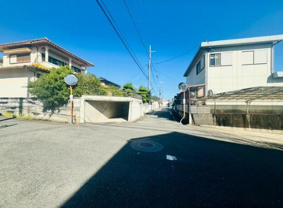 5LDK Corner Lot House with Large Garden in Iwade, Wakayama - Thumbnail 3