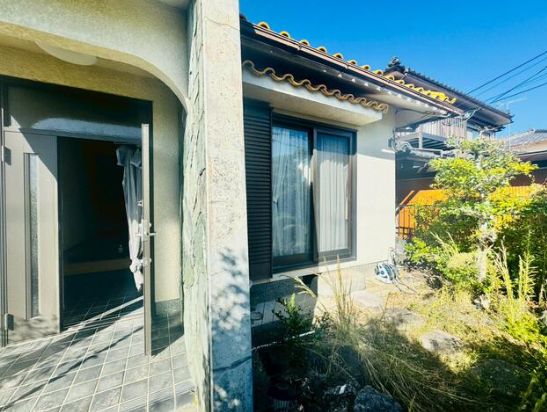 5LDK Corner Lot House with Large Garden in Iwade, Wakayama - Thumbnail 2