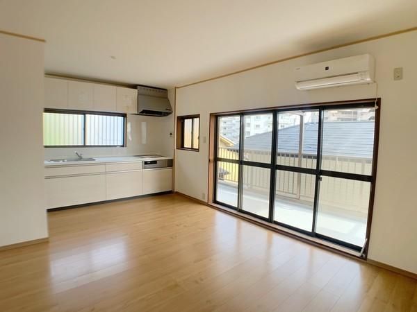 5LDK House for Sale Near Tomio Station, Nara City - Thumbnail 2