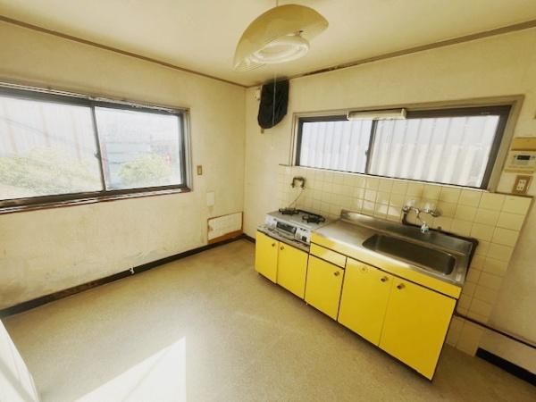 4DK Wooden House for Sale in Yodogawa Ward, Osaka - Thumbnail 3