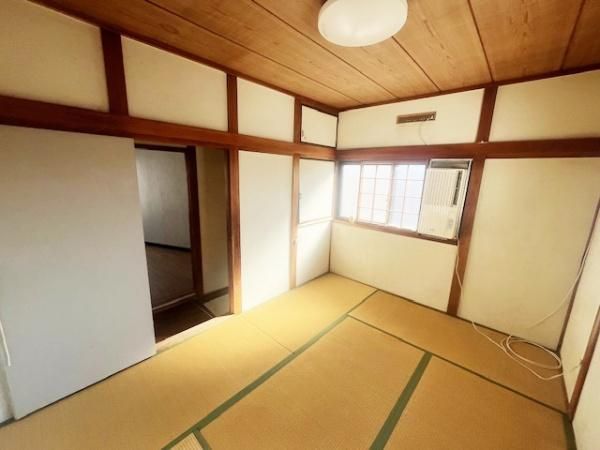 4DK Wooden House for Sale in Yodogawa Ward, Osaka - Thumbnail 2