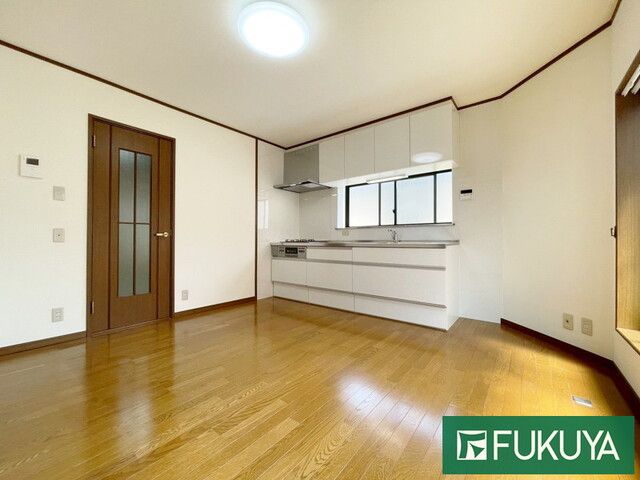 Renovated 4LDK House for Sale in Hirakata City, Osaka - Thumbnail 2
