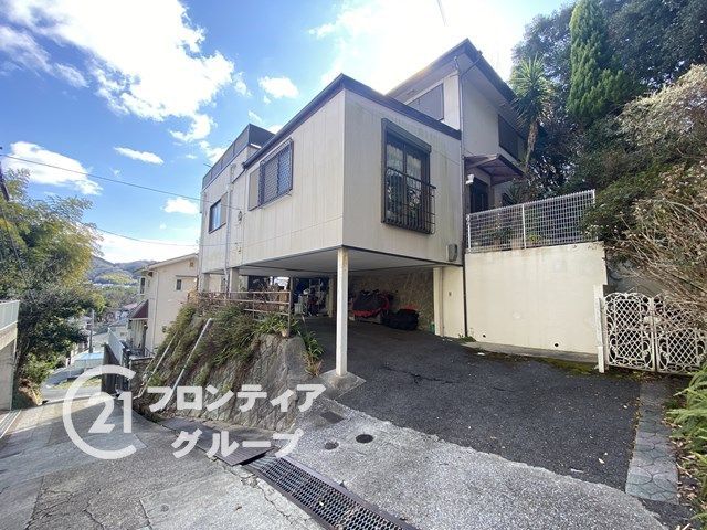 6LDK House with Mountain Views in Kobe Tarumi | 1200万円 - Thumbnail 2
