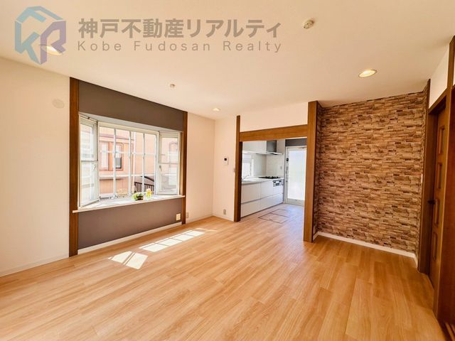 Renovated 4LDK House for Sale in Higashishirakawadai, Kobe - Thumbnail 2