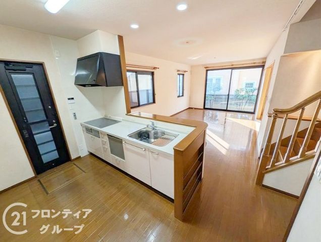4LDK+2S Detached House with Underfloor Heating in Yao, Osaka - Thumbnail 2