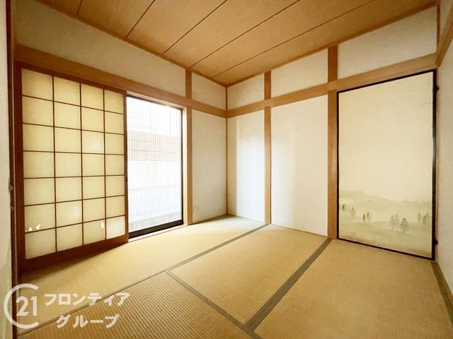 4LDK Detached House for Sale in Hirakata, Osaka - Thumbnail 3