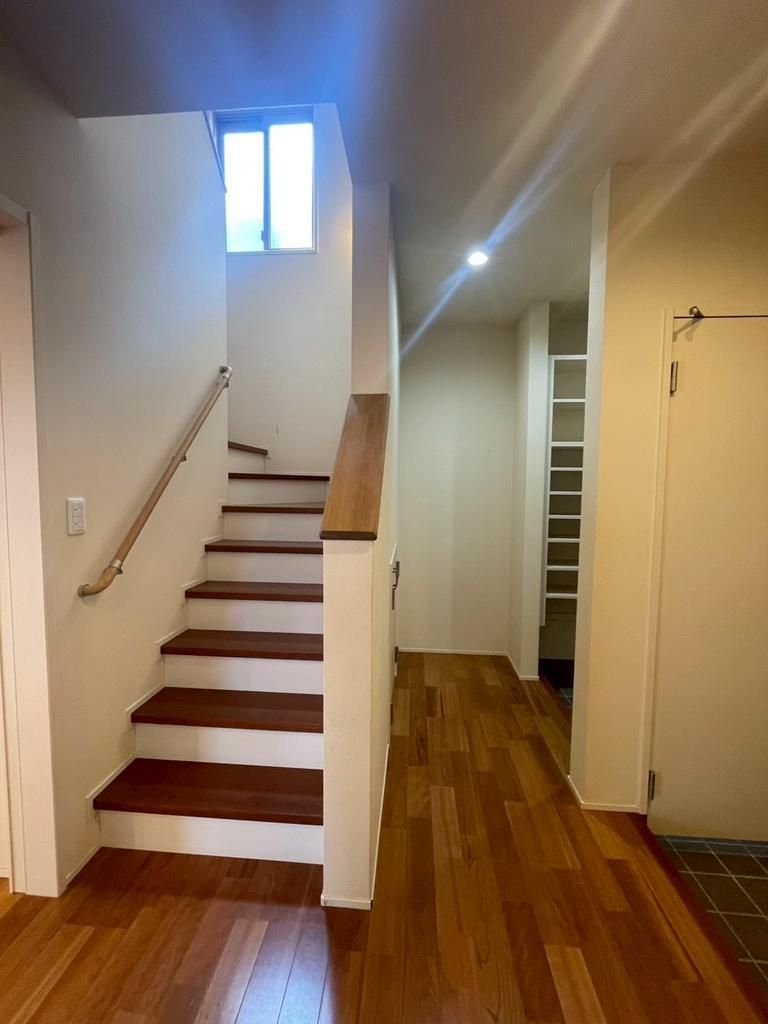 Steel-Frame 3LDK House with Solar Power in Kumatori, Osaka - Thumbnail 2