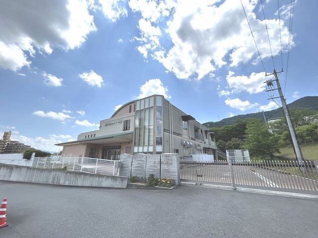 Modern 4SLDK House for Sale in Hashimoto, Wakayama - Thumbnail 2