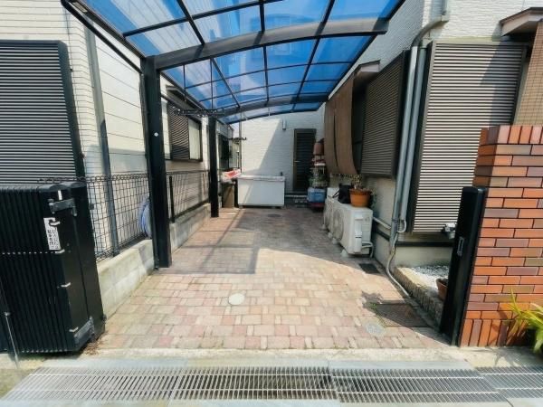 3LDK Wooden House for Sale in Higashi-Osaka, Osaka - Thumbnail 2