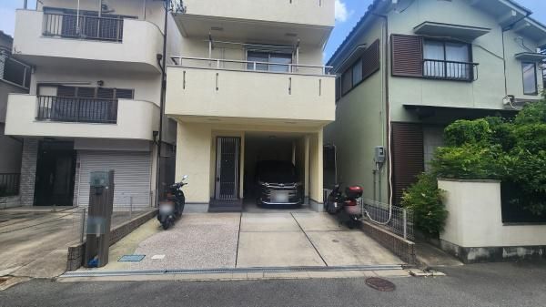 5LDK Family House with 3 Car Parking Near Shijonawate Station, Daito - Thumbnail 3