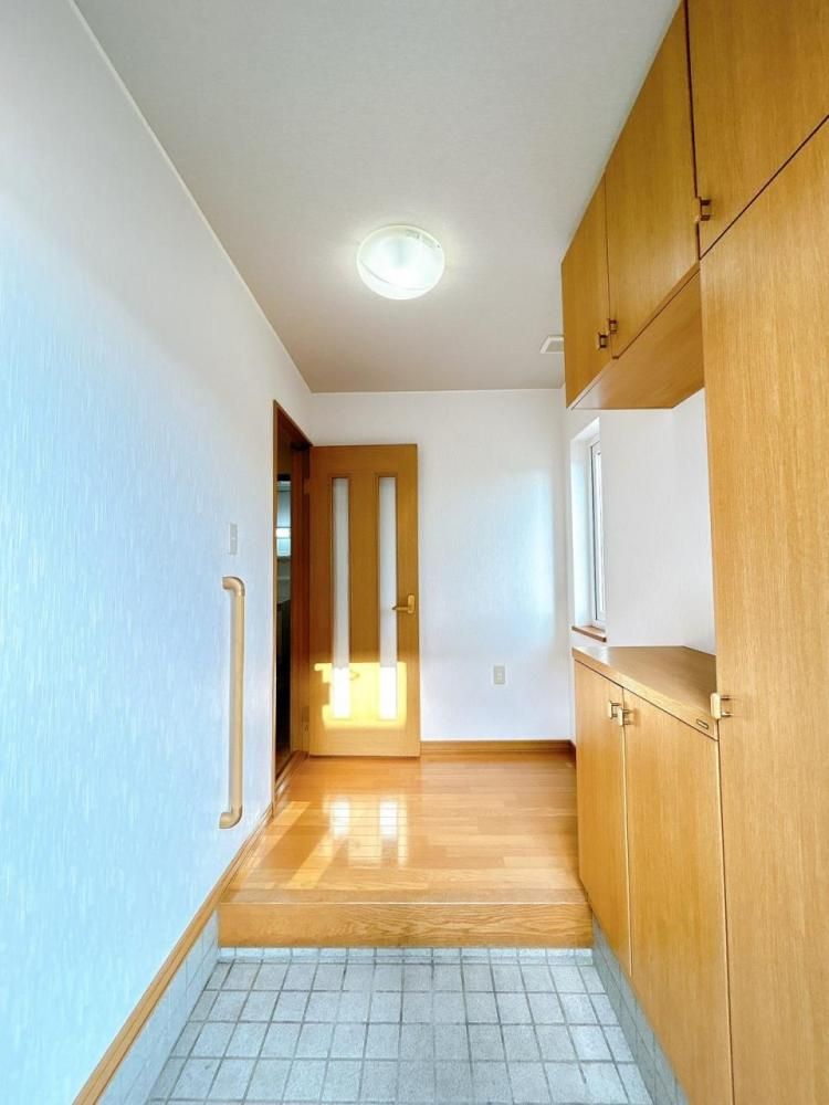 Renovated 4LDK House in Kushiro, Hokkaido with 4 Parking Spaces - Thumbnail 2