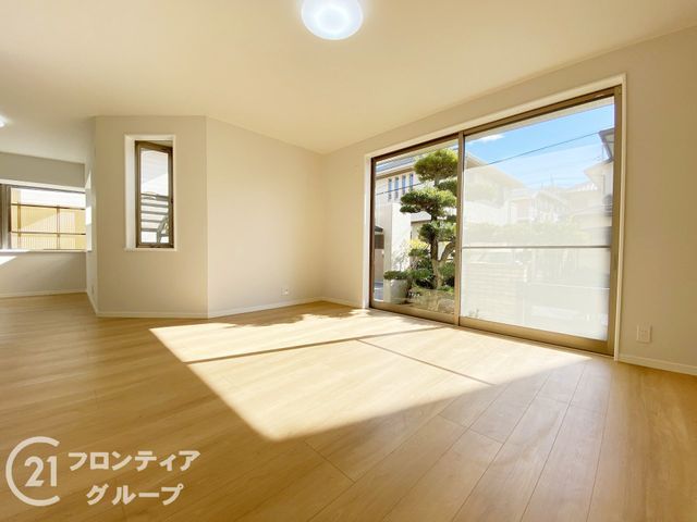 5LDK Renovated Family House in Kobe Suma Ward for Sale - Thumbnail 2