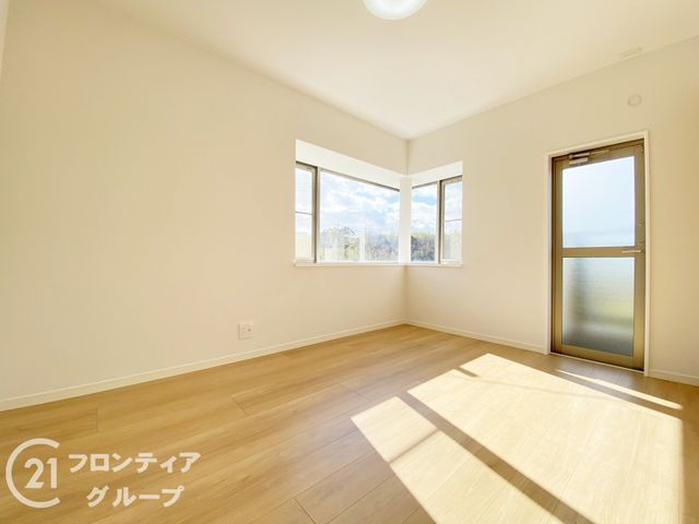 5LDK Renovated Family House in Kobe Suma Ward for Sale - Thumbnail 3
