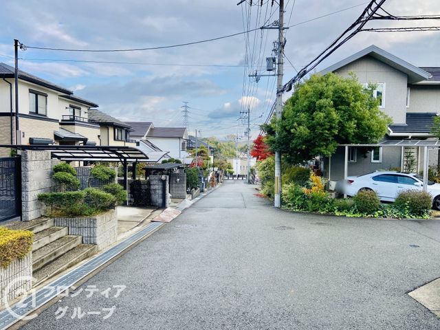 5SLDK Two-Generation House for Sale in Shijonawate, Osaka - Thumbnail 2