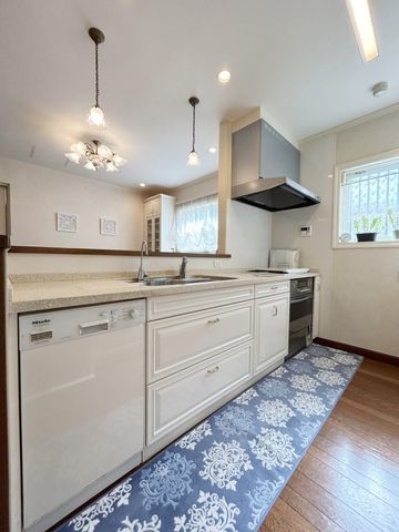 Reinforced Concrete Western-Style House in Kobe Chuo Ward - Thumbnail 4