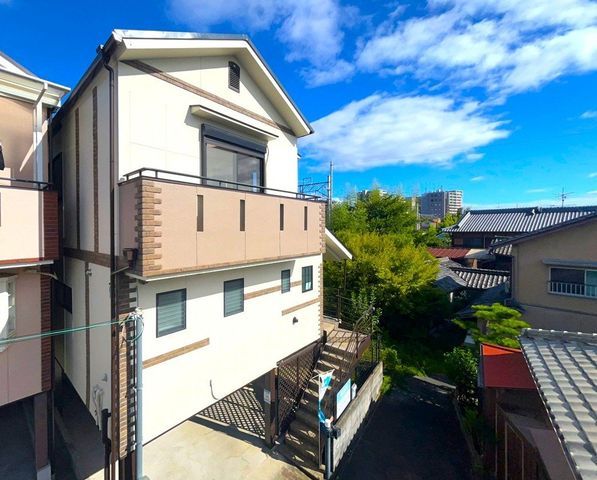 Renovated 4LDK House Near Joyo Station, Kyoto - Thumbnail 2