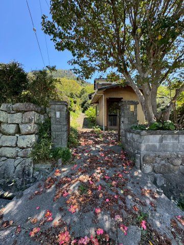 Spacious 11DK Wooden House on 5213 sqm Land in Hofu, Yamaguchi - Thumbnail 2