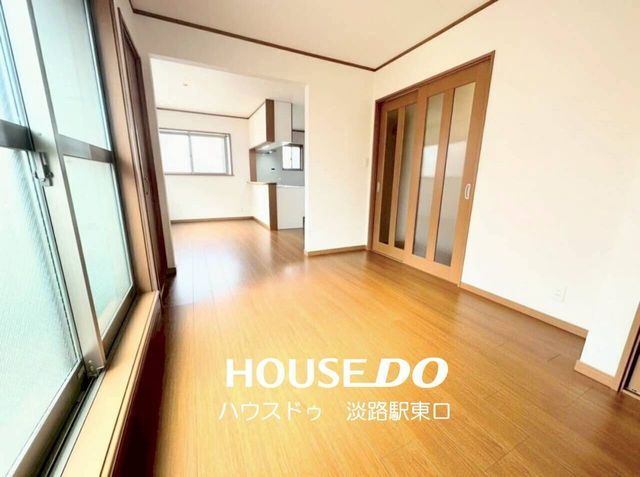 5LDK Corner House for Sale in Higashiyodogawa-ku, Osaka - Thumbnail 3