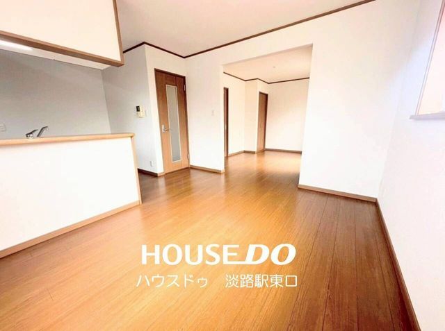 5LDK Corner House for Sale in Higashiyodogawa-ku, Osaka - Thumbnail 2