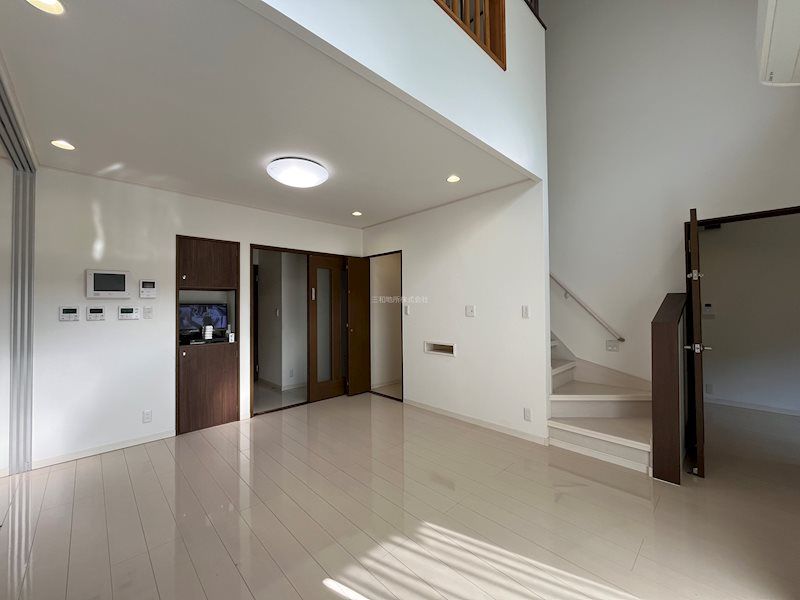 Spacious 4SLDK House with Solar Power & Parking for 5 in Shimonoseki - Thumbnail 3