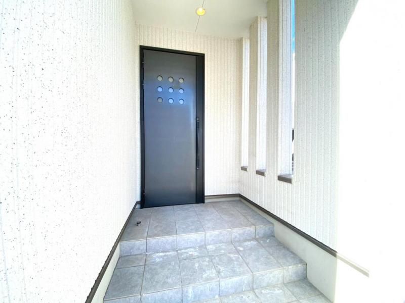 Renovated 4LDK Corner House in Izumi Osaka | 2008 Build - Image 1