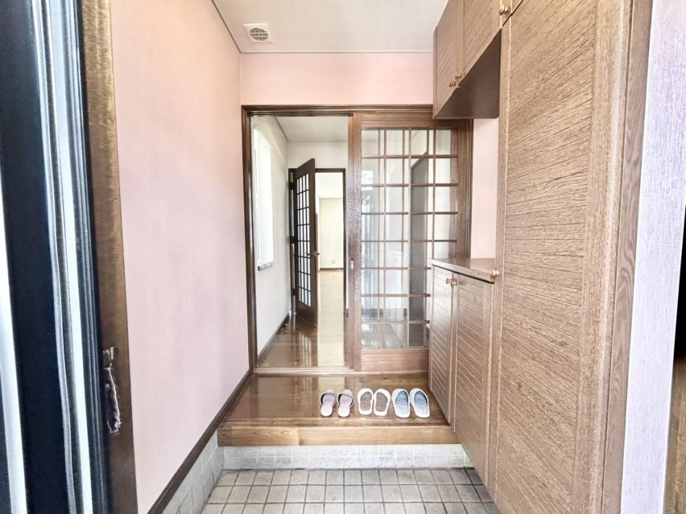 4LDK House for Sale in Ebetsu, Hokkaido with 3-Car Parking - Thumbnail 3