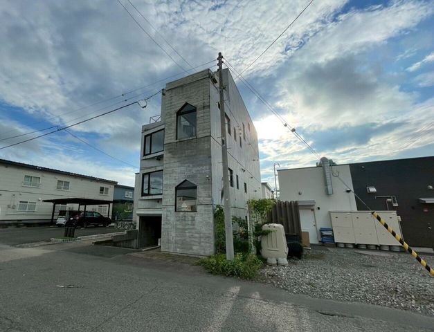 4SLDK RC Family Home with 4 Parking Spaces in Obihiro, Hokkaido - Thumbnail 2