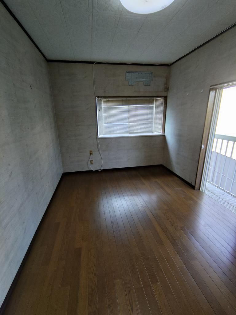 5LDK Detached House for Sale Near Kayashima Station, Neyagawa - Thumbnail 2