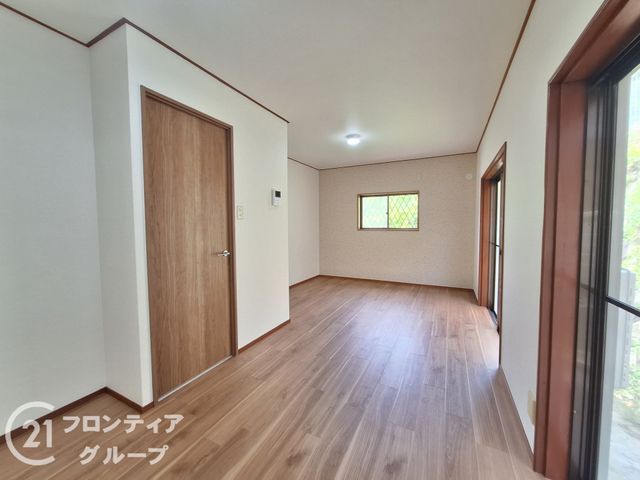 Renovated 4LDK House in Kobe Tarumi Ward | 1460万 Yen - Thumbnail 2