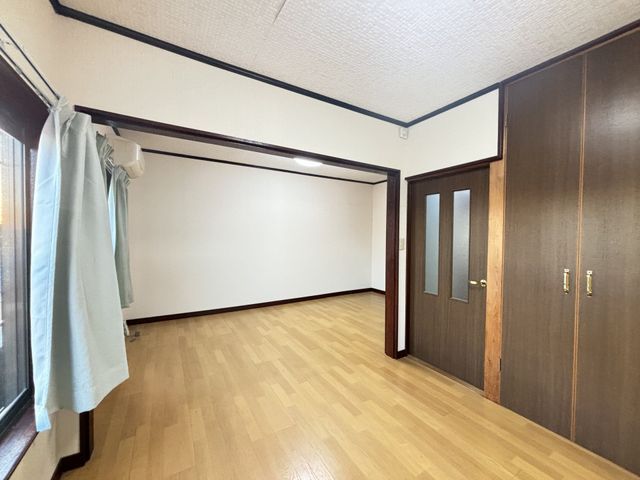 4LDK House for Sale in Fujiidera, Osaka - 16 Min Walk to Station - Thumbnail 3