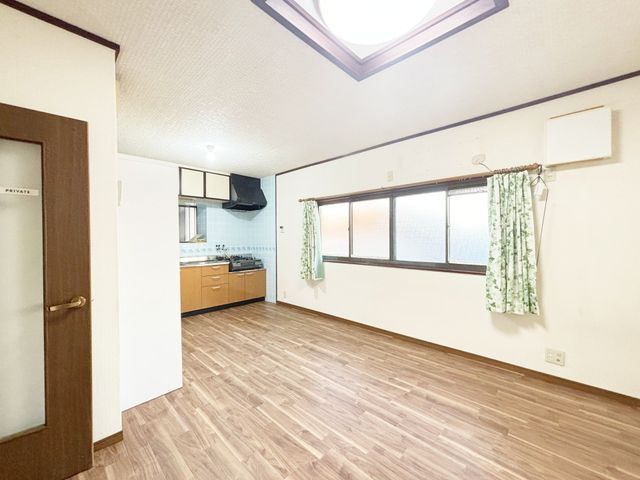 4LDK House for Sale in Fujiidera, Osaka - 16 Min Walk to Station - Thumbnail 2