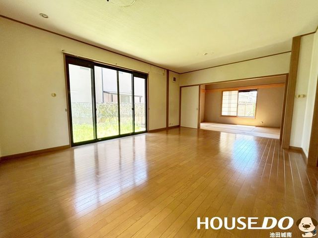 4LDK Detached House for Sale in Ikeda, Osaka - 232m² Land - Thumbnail 2