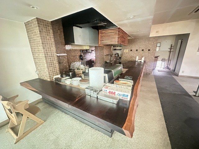 5LDK Corner Lot House with 7 Parking Spaces in Himeji - Thumbnail 2