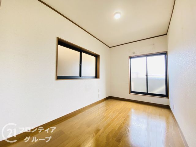 4SLDK House with Garage near Kadomaminami Station, Kadoma - Thumbnail 3