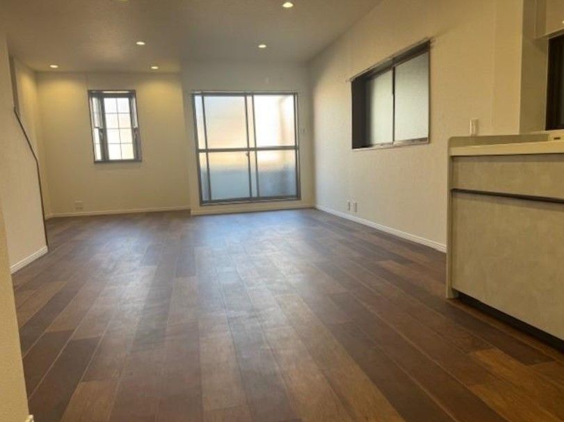 Renovated 4LDK Steel House near Komagawa-Nakano Station, Osaka - Thumbnail 3