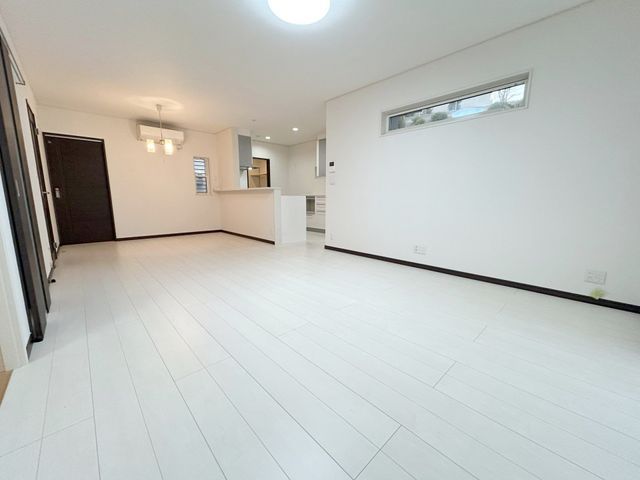 4LDK Modern House for Sale in Inagawa, Hyogo - 8 Min Walk to Station - Thumbnail 2